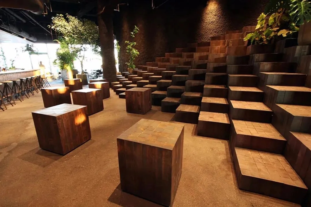 盐田这个日本餐饮空间设计，带你来到热带丛林