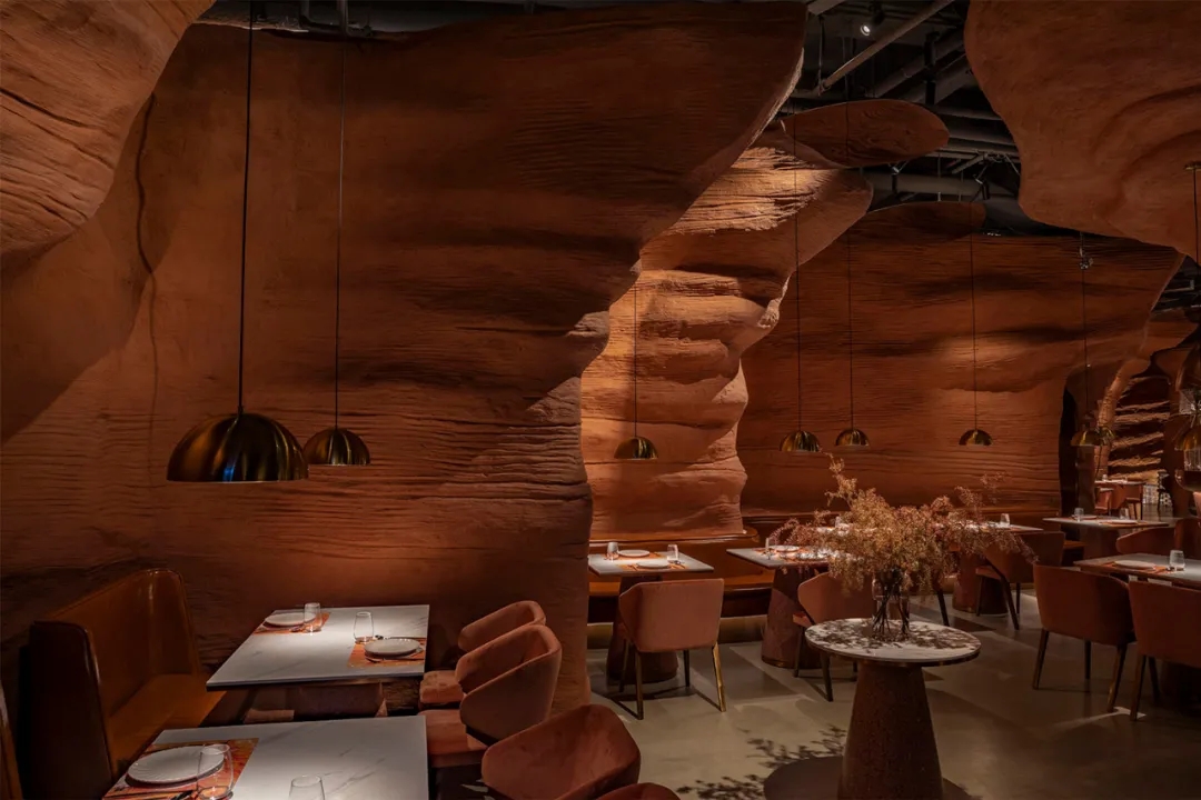 盐田深圳餐饮空间设计，让你穿梭在原始峡谷之中